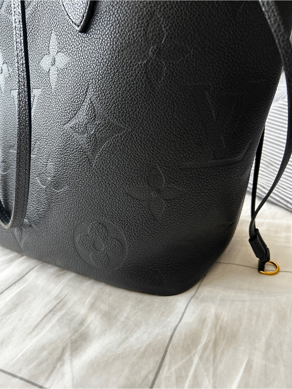 Louis Vuitton Neverfull MM - Picture 11 of 15